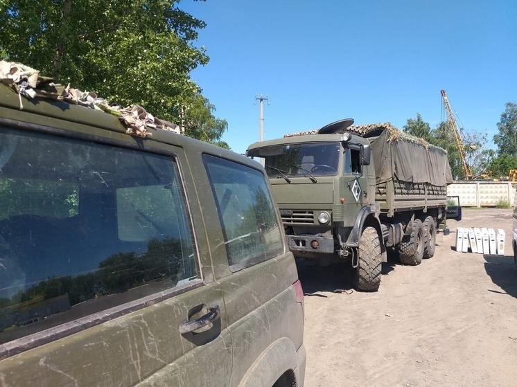 Посылку в зону СВО передали из филиала Президентской академии в Орле