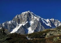 Спасатели управления МЧС по Республике Северная Осетия-Алания отправились на поиск трех туристов, которые сорвались со склона в горах в Алагирском районе