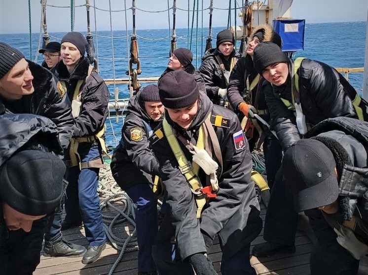 Курсанты Костромского детского морского вернулись из плавания на фрегате «Паллада»