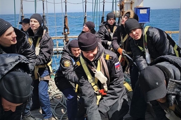 Курсанты Костромского детского морского вернулись из плавания на фрегате «Паллада»