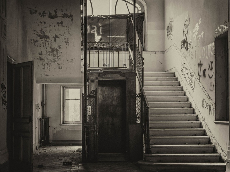 Эксперт перечислил признаки потенциально опасного лифта