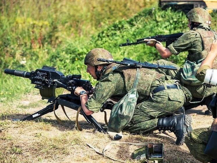 ВВО: добровольцы на Сахалине осваивают стрельбу из гранатомета АГС-17