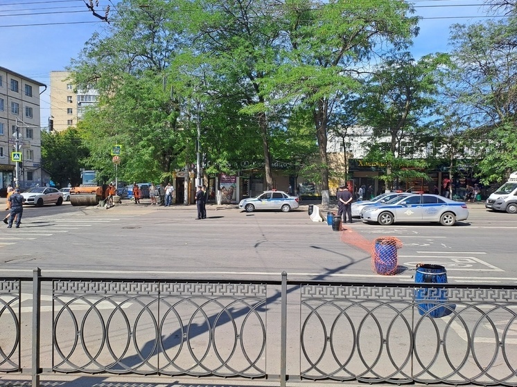 В Ростове на Ворошиловском образовалась огромная пробка из-за ремонта дороги