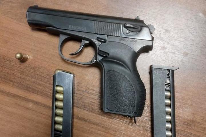 В Воронежской области ДПС-ники нашли у водителя иномарки пистолет с боеприпасами