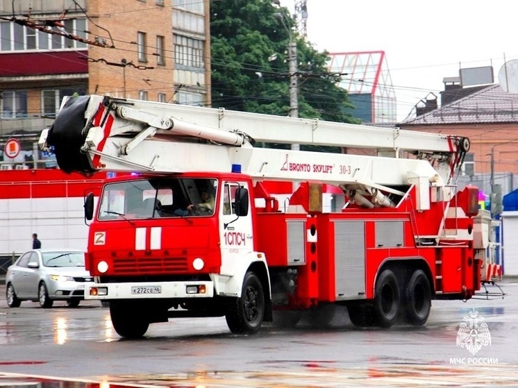 В Курске на улице Гагарина ночью горел автомобиль «Москвич»