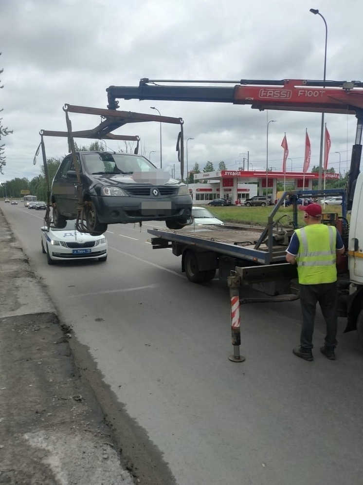 Мертвецки пьяного водителя задержали по сообщению жителя Петрозаводска