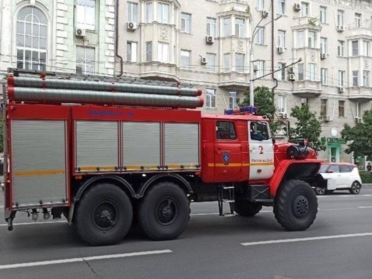 В Ростове на Западном при пожаре в квартире пострадала пенсионерка