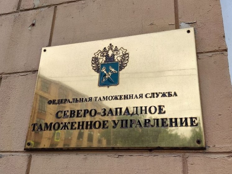 Выборгские таможенники изъяли у женщины автомобиль за попытку провезти 13 пачек сигарет в Финляндию