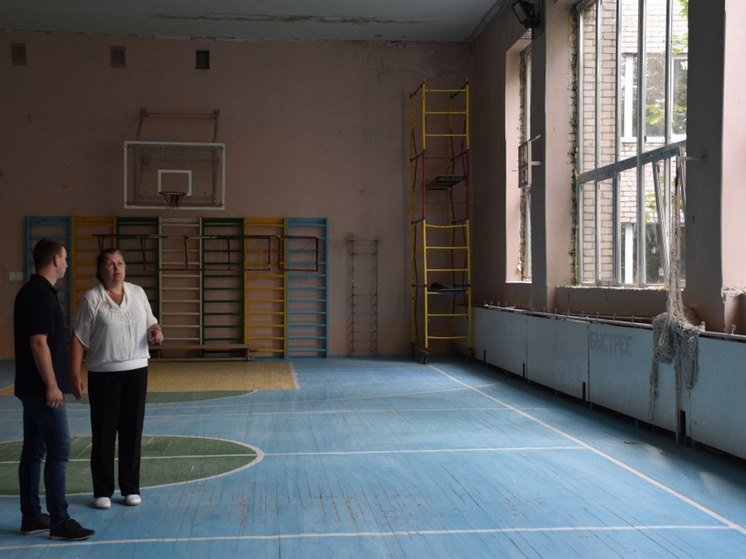 Ремонт в экономической гимназии в Алчевске завершают вологодские специалисты