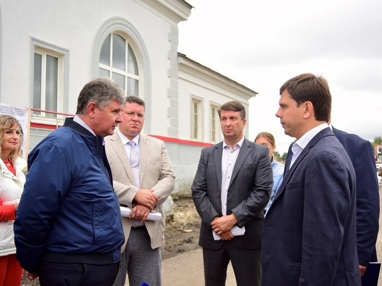 Губернатор Орловщины проверил прогресс ремонта улично-дорожной сети в поселке Нарышкино