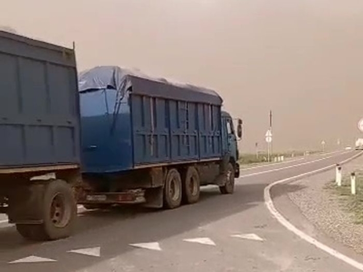 На востоке Ставрополья разбушевалась пыльная буря