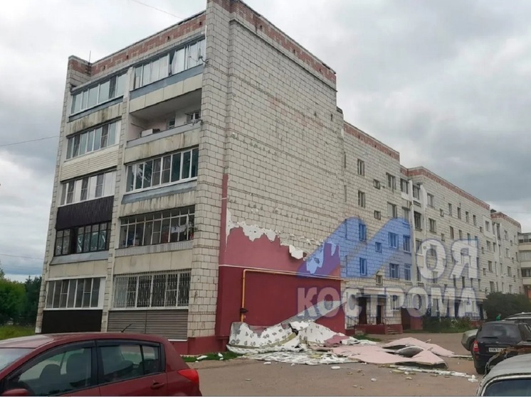 Костромские ЧП — с одного из домов отвалился слой утеплителя