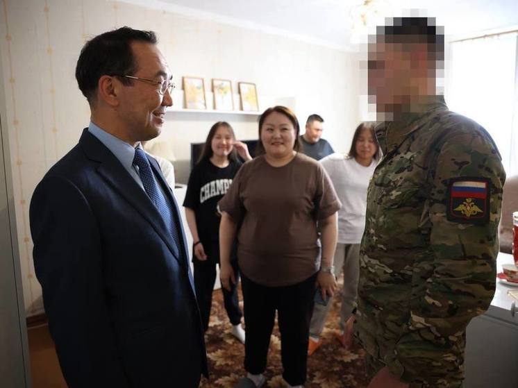 Глава Якутии навестил семью участника СВО в Тикси