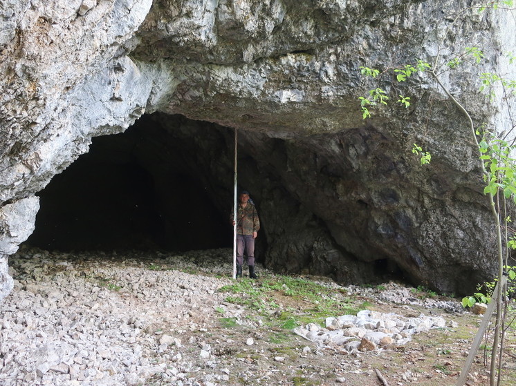 Якутские и московские археологи ищут следы древнего человека в пещерах реки Кадала