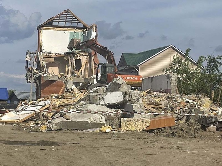В Иркутске сносят многоквартирный дом на берегу Ушаковки