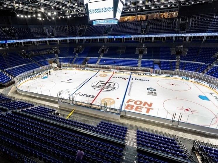 В Новосибирске хоккейная команда «Сибирские снайперы» провела первую тренировку в новом ЛДС