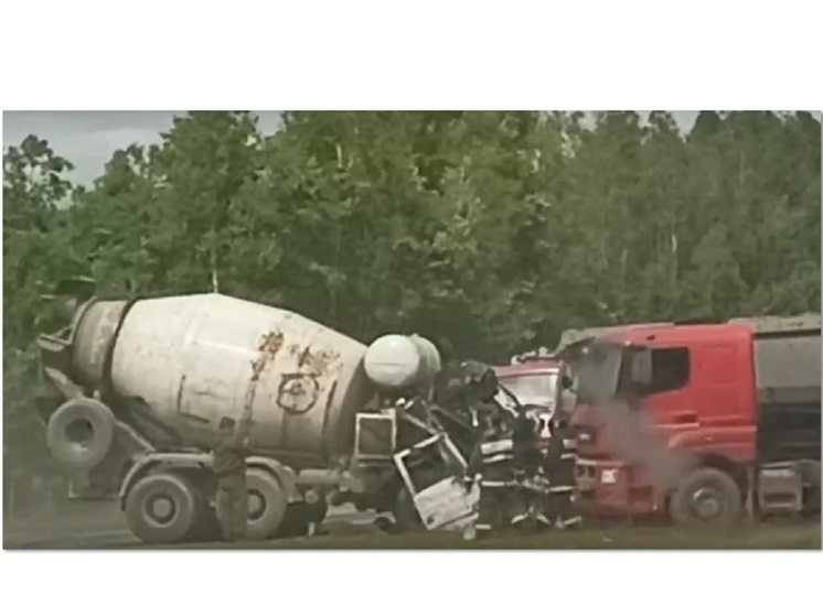 В Ярославской области в аварии с участием двух большегрузов погиб один из водителей