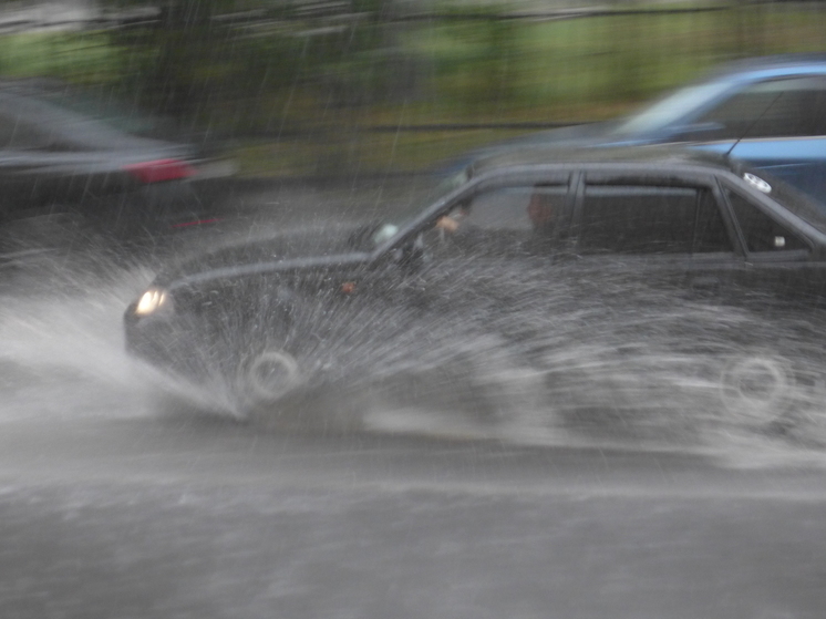 Несколько участков трассы М-4 «Дон» в Туапсинском районе перекрыли из-за ливней и оползня