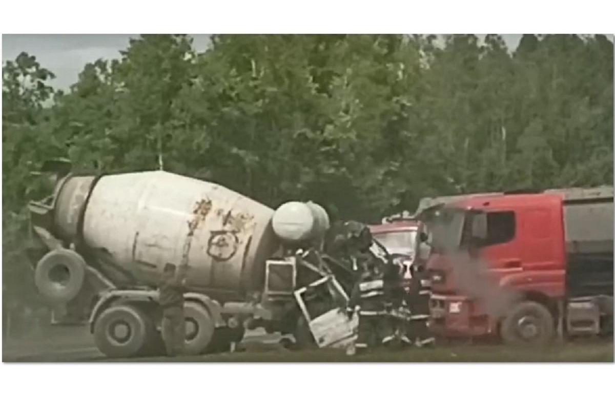 В Ярославской области в аварии с участием двух большегрузов погиб один из водителей