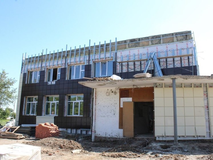 В Ишимском районе продолжается ремонт Дома культуры