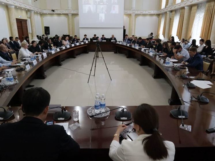Парламентарии помогают семьям, молодежи и участникам СВО