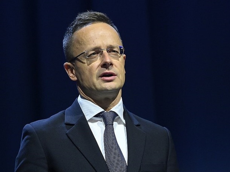 Глава МИД Венгрии Сийярто: не приглашать Украину в НАТО - единственно возможное решение