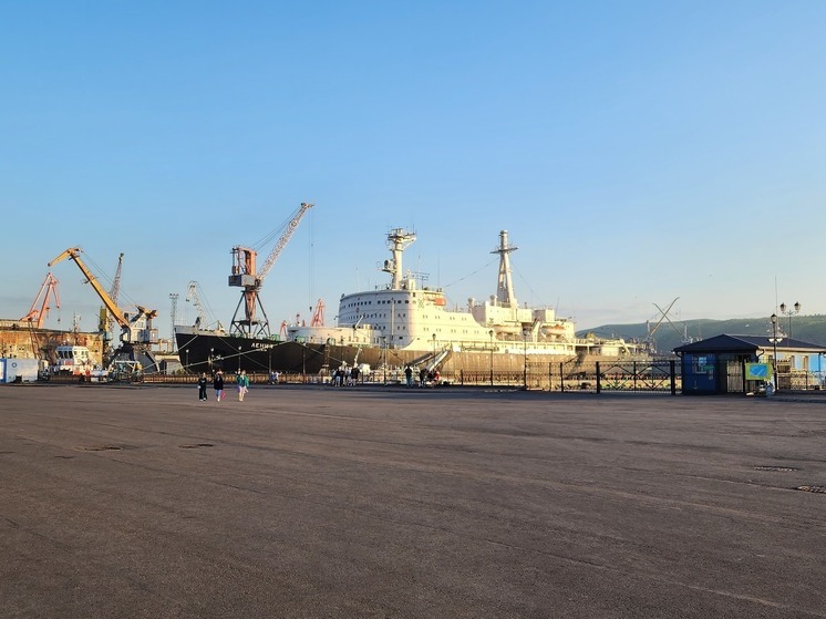Андрей Чибис поручил наградить сотрудников морского порта