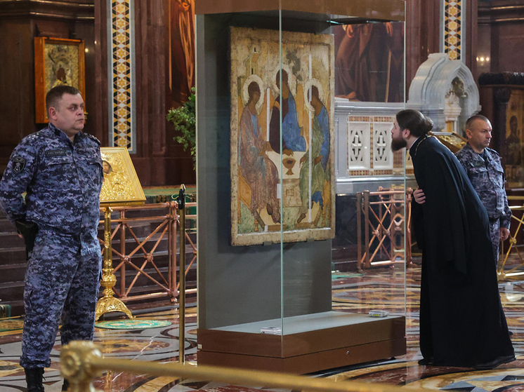 Глава РПЦ назвал историческим событием окончательную передачу иконы Рублева "Троица"