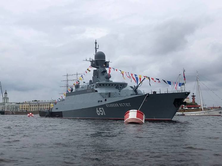 В Петербурге вводятся ограничения движения транспорта в связи с Военно-Морским парадом