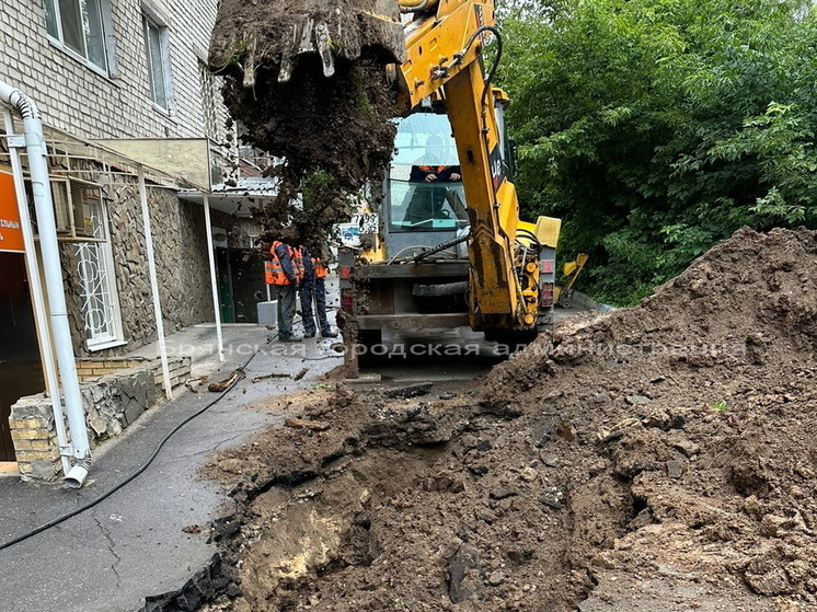 Брянские коммунальщики продолжают бороться с последствиями стихии