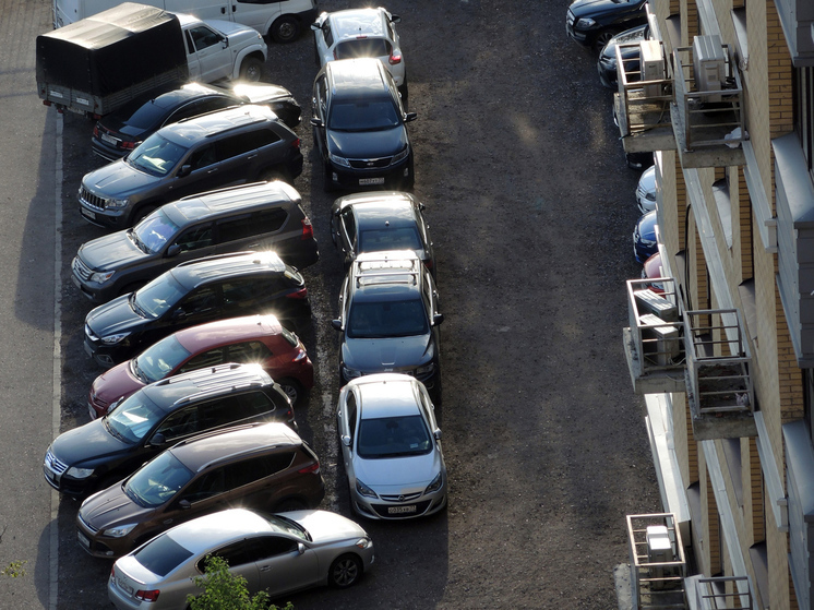 У автомобилистов отнимают последние парковки: 