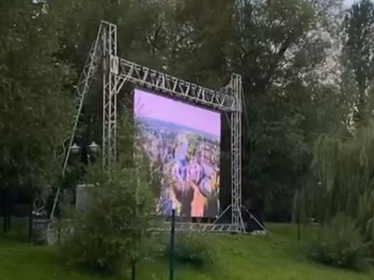 В Белгороде на набережной реки Везелка показали фильм «Русский крест»