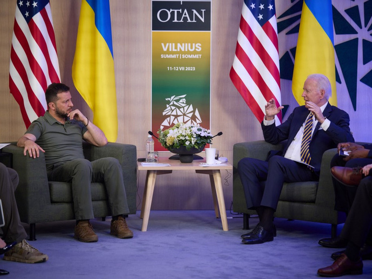 Байден обсудил с Зеленским готовность к переговорам по двусторонним гарантиям безопасности