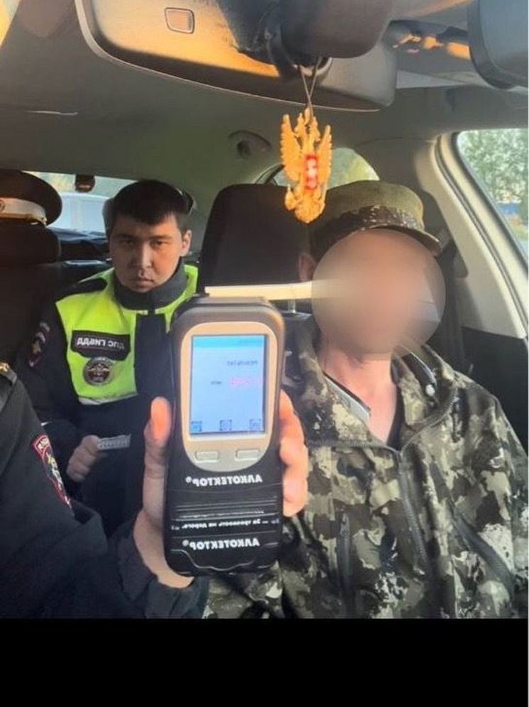 В Ноябрьске ГИБДД поймала пьяного мужчину на электросамокате: не в первый раз гоняет «под градусом»