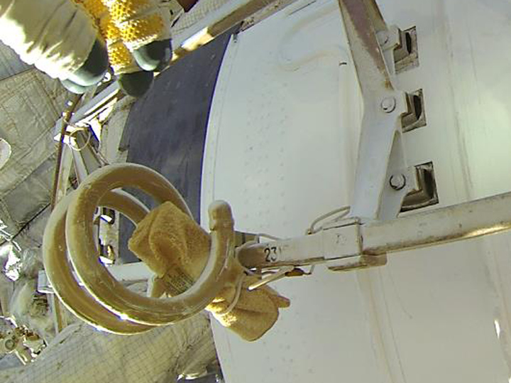 Российские ученые исследовали полотенце с пылью из открытого космоса1