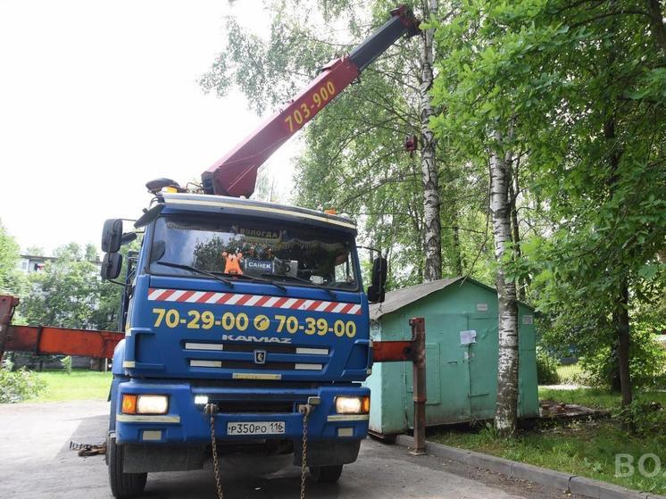 Улицы Вологды освобождают от незаконно установленных конструкций