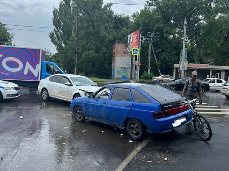 В Ростове в ДТП пострадал водитель "Шкоды"