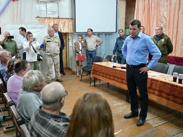 Евгений Куйвашев сообщил, что каждому погорельцу Шайдурихи сначала выплатят по 10 тысяч рублей
