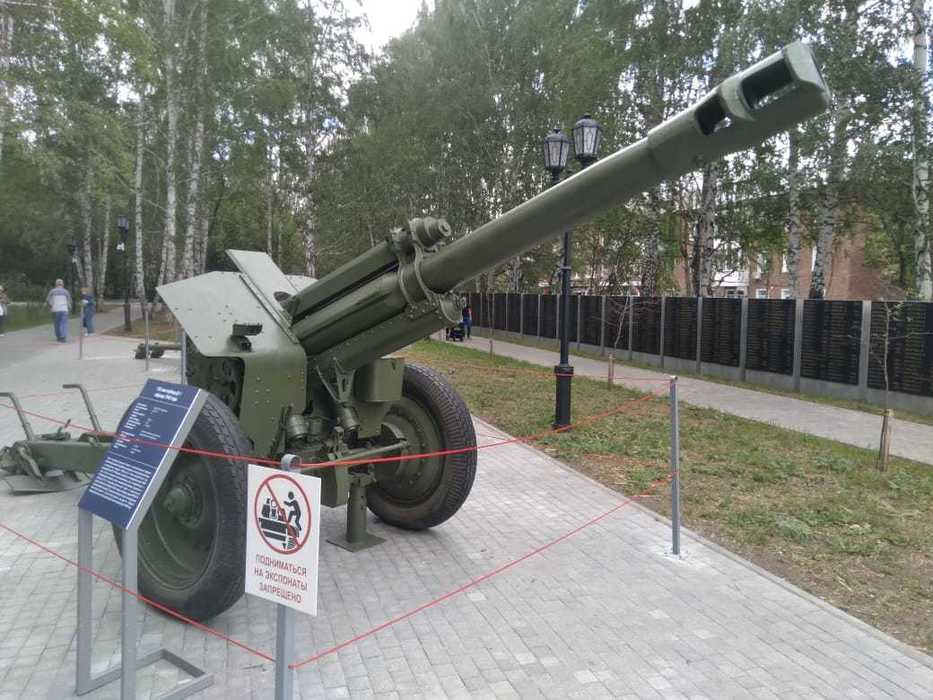 В центре Ревды установили шесть единиц военной техники из музея УГМК
