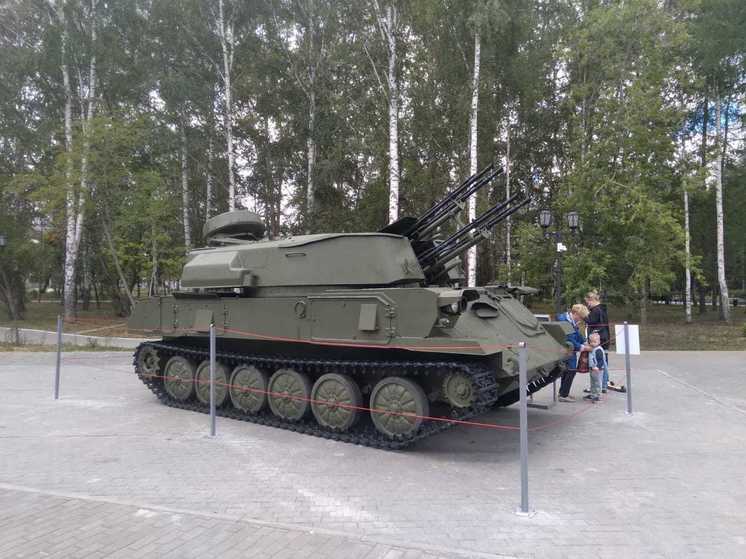 Ко Дню металлурга в Ревду привезли историческую военную технику