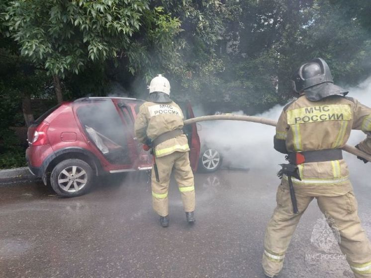 Пензенец попытался потушить вспыхнувшую иномарку