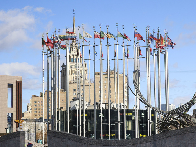 МИД РФ намерен обязать получивших ВНЖ за границей россиян докладывать об этом