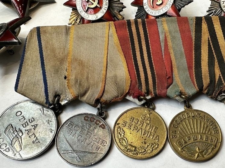 Контрабанду медалей и орденов ВОВ пресекли таможенники в аэропорту Шереметьево