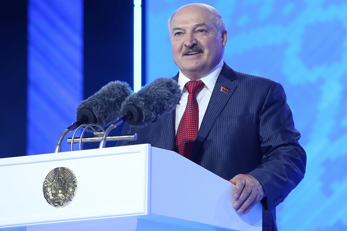 Журналистам в Витебске объяснили, как вести себя рядом с Лукашенко