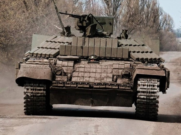 Экс-разведчик США Риттер сравнил танковую мощь России и Украины