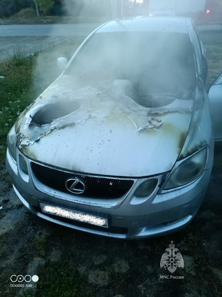 Неизвестные подожгли легковые авто в Приволжском районе Казани