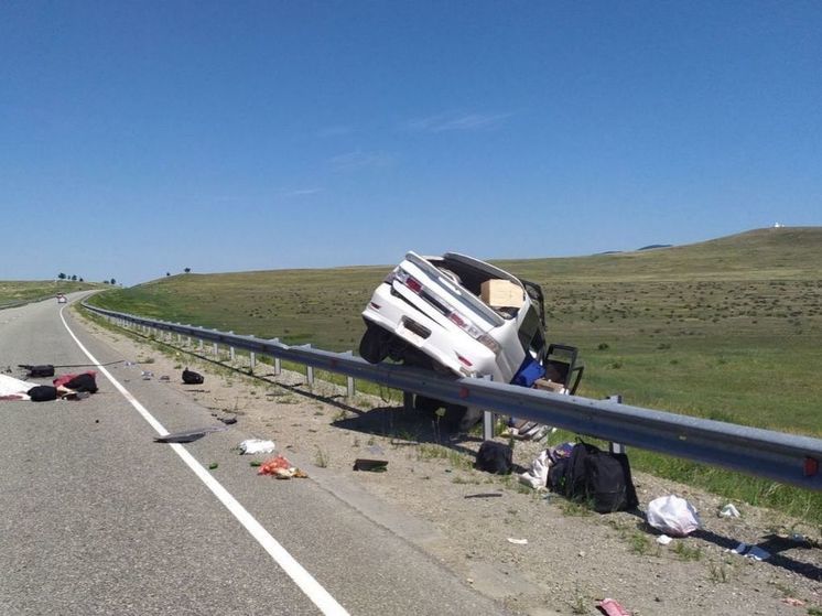 В Бурятии по дороге на отдых погибли парень и девушка