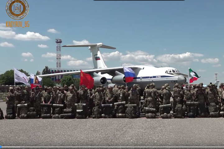 Кадыров рассказал, что из Грозного в зону СВО вылетел очередной борт с добровольцами