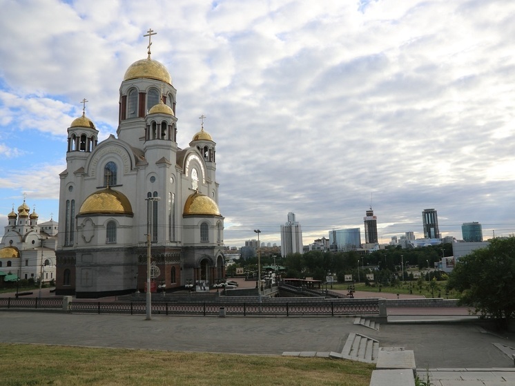 Сотрудники ГИБДД перекроют движение во время крестного хода в Екатеринбурге