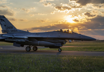 Заявления официальных лиц США о том, что Киев получит истребители F-16 от европейских стран НАТО только после того, как украинские летчики пройдут обучение на этих самолетах в Соединенных Штатах, являются информационным прикрытием